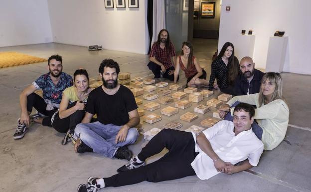 Alberto Pineda, en primer término, junto con el resto de participantes en el nuevo proyecto