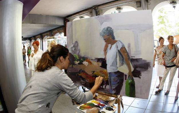 El concurso de pintura rápida al aire libre invita a los torrelaveguenses a ver cómo se retrata la ciudad.