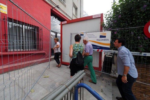 Vecinos y técnicos volvieron a entrar ayer en las viviendas.