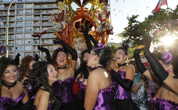 Ganadoras del desfile de la Batalla de Flores de Laredo, en una edición anterior.