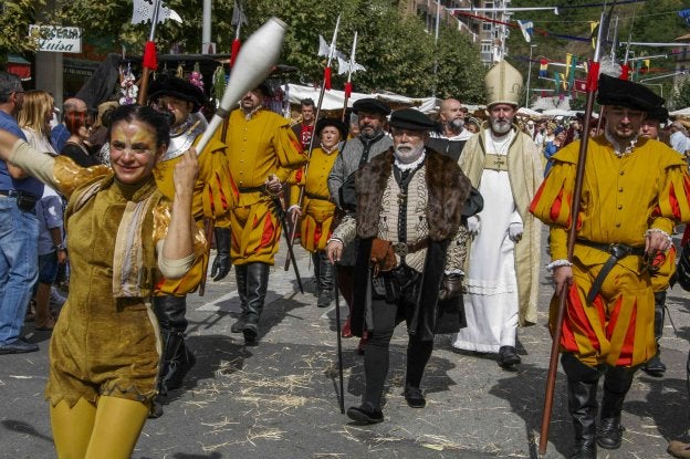 Imagen de la representación del Desembarco de Carlos V celebrado el pasado año. :: a. verano