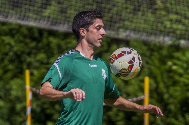 Juanjo, durante un entrenamiento en las Instalaciones Nando Yosu de La Albericia.