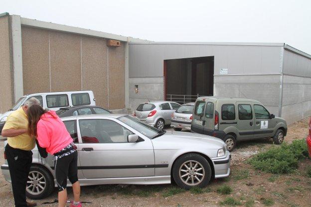 La nave almacés está a falta de la puerta principal. :: J. L. SARDINA
