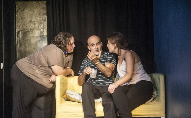 ‘Mata a tu alumna’ está protagonizada por Verónica Ortiz, Javier Lavín y Beatriz Gándara
