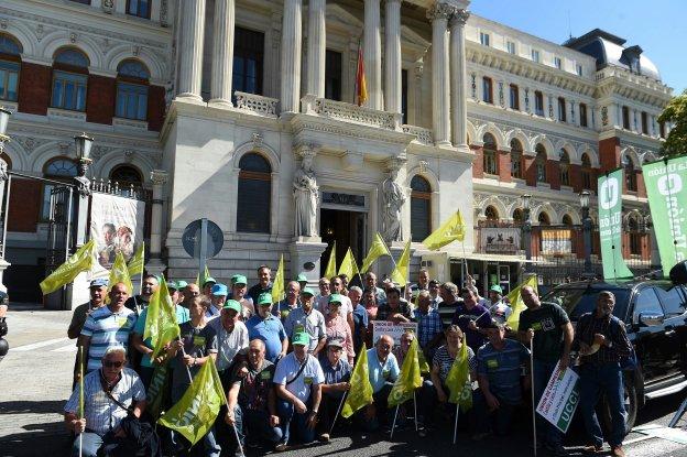 Concentración ante la sede del Ministerio de Agricultura. ::