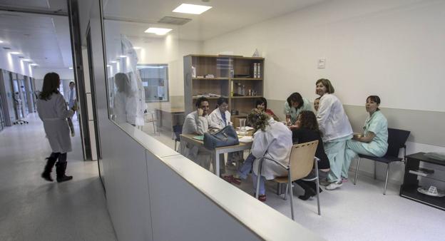 Sanidad calcula que ampliar la cobertura a Castilla y León supone 33 profesionales más.