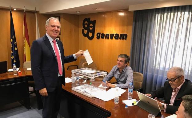 Vidal de la Peña, durante la votación./DM