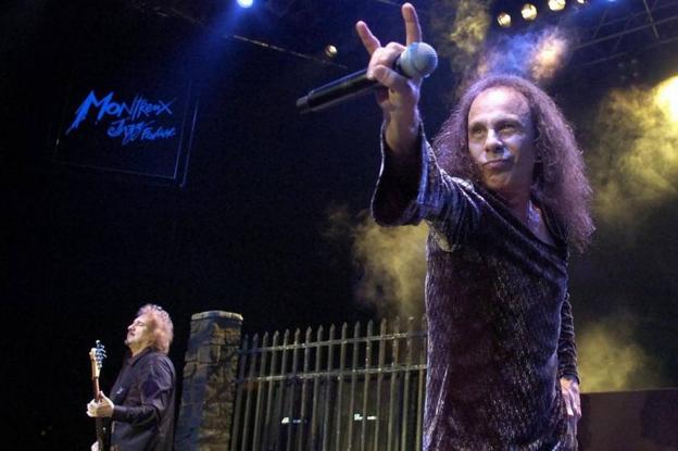 Un holograma del icónico cantante de hard rock Ronnie James Dio, fallecido en 2010, 'actuará' en Escenario Santander. /DM