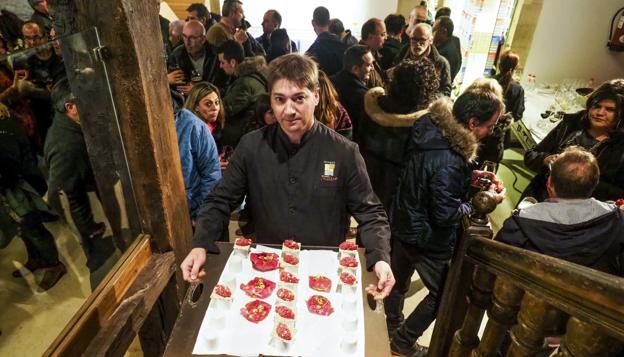 Los bocados de tudanca cautivaron el paladar de los asistentes./SANE