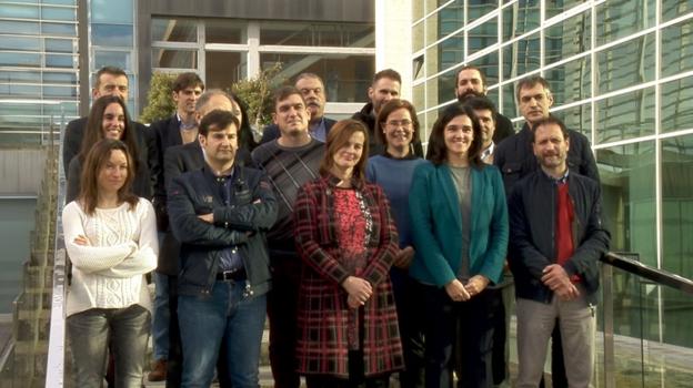 Miembros del Clúster Nuclear de Cantabria durante una de sus reuniones que se celebran de forma rotatoria en las sedes de todos los miembros. :: dm/