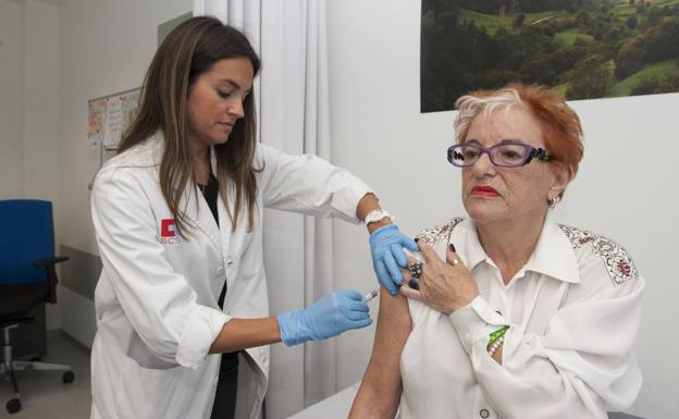 La campaña de vacunación contra la gripe ha ayudado a paliar la incidencia de la epidemia. /María Gil Lastra