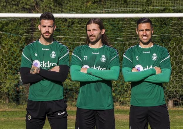 Granero, Gonzalo y
Regalón.Después
de más de dos meses
Viadero podrá contar
con los dos últimos en
la defensa. :: alberto aja/