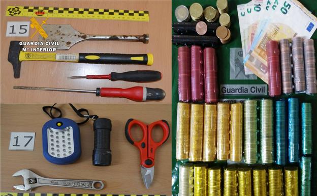 Billetes y monedas de diferente valor, y materiales utilizados en los robos sustraídos por la Guardia Civil/DM