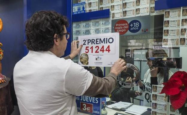 Por el valor del premio, el décimo encontrado podría corresponder al 51244 que cayó en Santander. /DM .