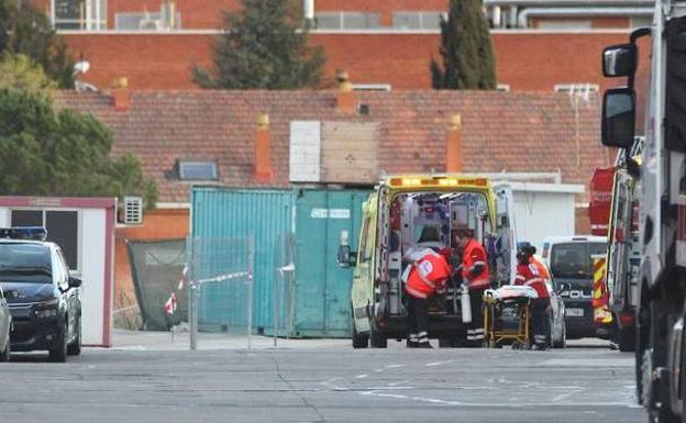 Trabajador es trasladado a la cámara hiperbárica de Valdecilla. Carthago Servicios Técnicos.