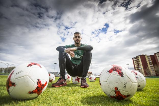 Borja Granero está en su último estadio antes de volver recuperado de su lesión de rodilla. Desde fuera del equipo analiza el futuro inmediato del Racing./Javier Cotera