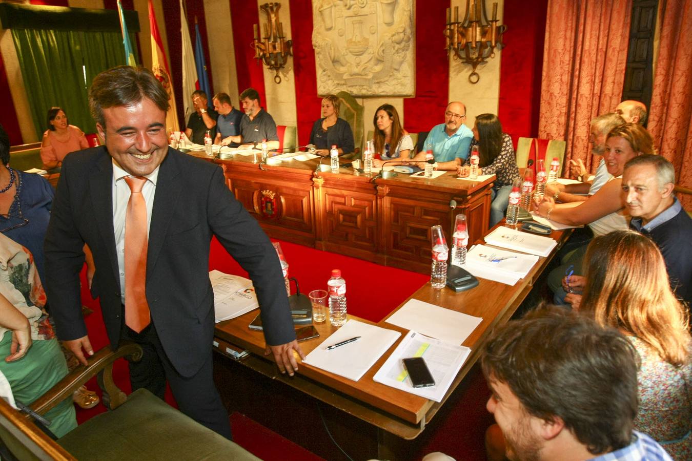 El grupo Popular de Camargo, que lidera Diego Movellán, se reune este jueves para decidir si vota a favor de aprobar los presupuestos del municipio o no. /Alberto Aja