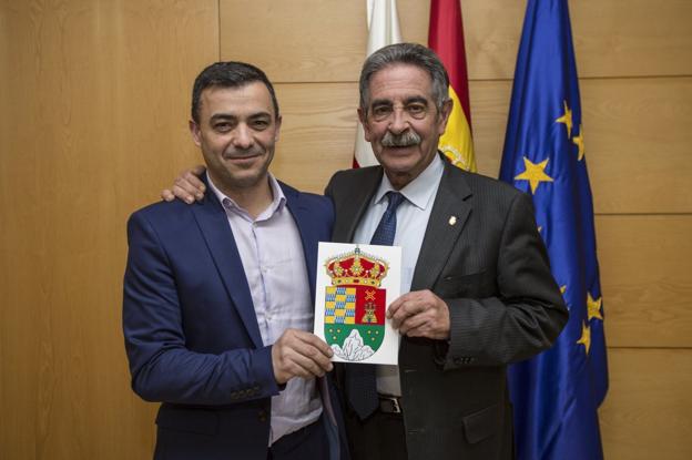 Asensio y Revilla, ayer en el Gobierno de Cantabria. /Javier Cotera