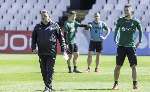 Pouso y Borja Lázaro, durante un entrenamiento de esta semana en La Albericia/Roberto Ruiz