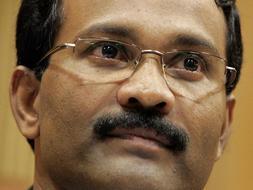 El líder del ala política de la guerrilla de los Tigres para la Liberación de la Patria Tamil (LTTE), S.P. Thamilchelvan. /AP/