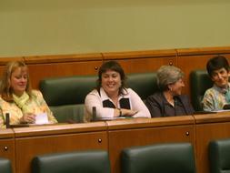 Miren Aintzane Garate , Miren Nekane Erasukin , Karmele Berasategi e Itziar Bazterrika durante un pleno del Parlamento Vasco. / Archivo/