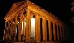 Nueva iluminación monumental del 'Partenón' de Las Fraguas. / CAVIA/