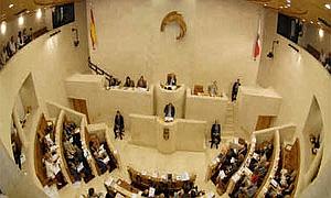 El pleno del Parlamento regional aprobó hoy por unanimidad la Ley de la Infancia y la Adolescencia./DM./
