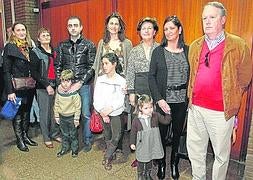Marta de la Fuente, Celestina Sainz, Roberto Media con el niño Enrique Media, Isabel Ginel, Isabel González, la niña Lucía Noín, Mariela de Arce y la niña Mariela Rodríguez y Federico Melgosa./ Sane/