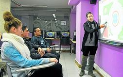 Los aspirantes a conductores no podrán considerar como 'maría' la parte teórica del carné que contendrá 15.500 preguntas. / Javier Cotera/