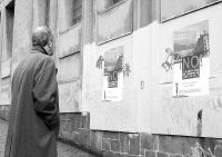 Carteles contra el futuro edificio de Moneo