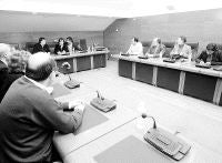 El PSOE quiere poner al Parlamento «en el centro del debate político»/