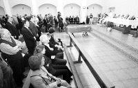 Cientos de personas se dieron cita en el funeral de Eduardo Obregón en el Barrio Pesquero/