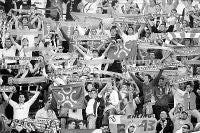 Los aficionados no dejaron de animar. / CELEDONIO/
