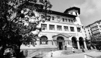 Sede central de Correos en la Avenida de Alfonso XIII de Santander, inaugurada en el año 1927. / ANDRÉS FERNÁNDEZ/