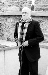 Enrique Herreros visitando la Torre del Infantado. / P. G. B./