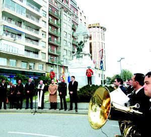 Una imagen del acto de recuerdo a las víctimas. / ANDRÉS FERNÁNDEZ/