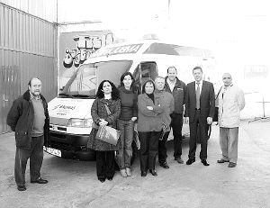 Miembros de la asociación recogieron la ambulancia. / DM/