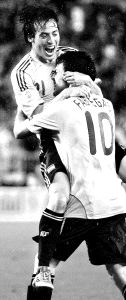 Silva celebra su gol con Cesc Fabregas. /EFE/