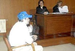 Fernández Arnáiz oye la sentencia del tribunal que le condenó a cinco años de cárcel. / DM/