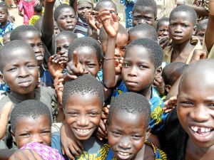 Los niños, descalzos, apenas vestidos, eternamente sonrientes y capaces de desprender toneladas de cariño a los visitantes pese a unas duras condiciones de vida./
