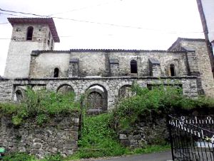La iglesia vieja sufre el paso del tiempo ante la desidia de las autoridades. / LUIS RODRÍGUEZ/
