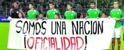 La selección vasca exhibió esta pancarta en el amistoso que disputó ante Cataluña en 2007. / EFE/