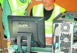 Miembros de la Guardia Civil especializados en delitos por la red./ DM/