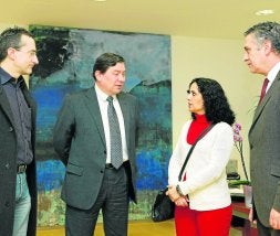 Truá, De la Torre y Rodríguez, con Carmen Pérez. / DM/
