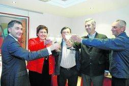 De izda. a dcha. Vidal, Gutiérrez, Canales, G. Amaliach y Álvarez, responsables de Mosaga. / DANIEL PEDRIZA/
