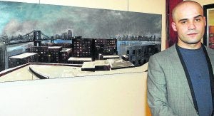 El pintor asturiano Marcos Tamargo expone en la galería santanderina./