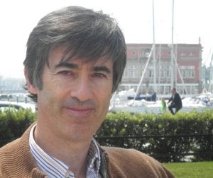 El poeta y narrador Carlos Villar. ::
DM/