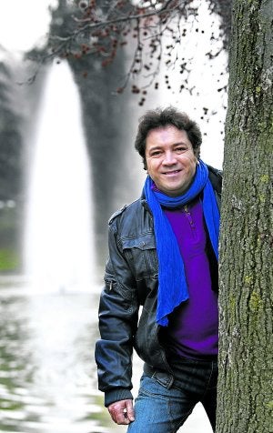 Risas. «Nos partimos en el rodaje, hemos tenido que repetir algún 'sketch' doce veces». ::
J. R. LADRA/