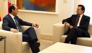 Ignacio Diego y Mariano Rajoy, durante el encuentro que mantuvieron ayer en La Moncloa. :: JOSÉ RAMÓN LADRA/