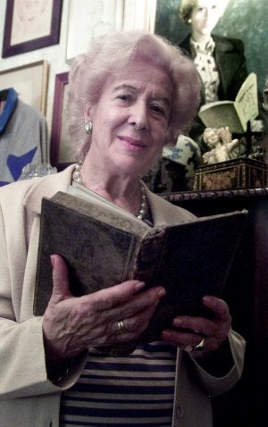 La escritora e historiadora Matilde Camus, en el año 2003. :: CELEDONIO/